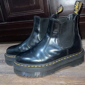 DR MARTENS SMOOTH LEATHER PLATFORM CHELSEA BOOT SIZE US WOMENS 7
